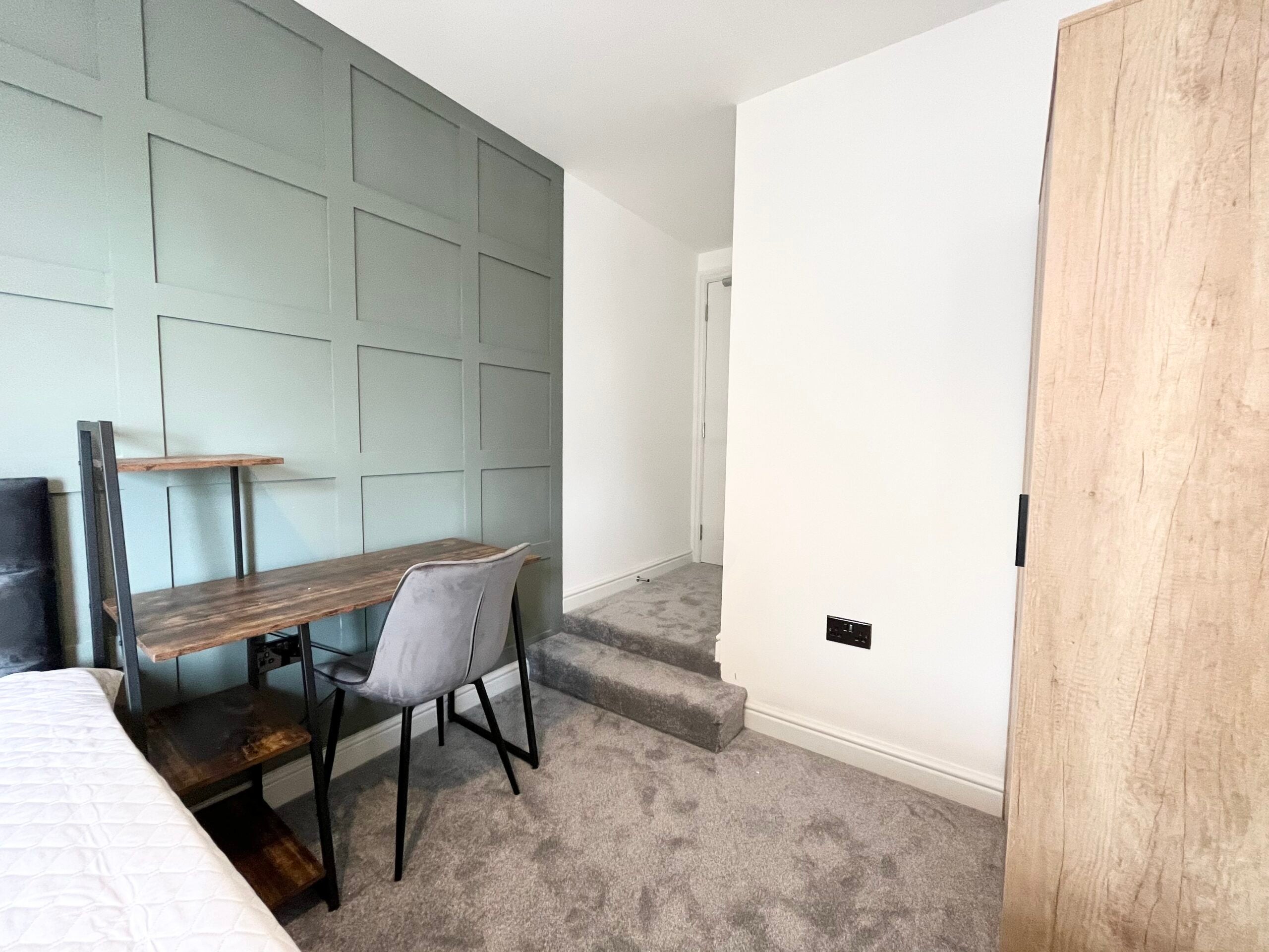 Room St Margarets Road in Peterborough