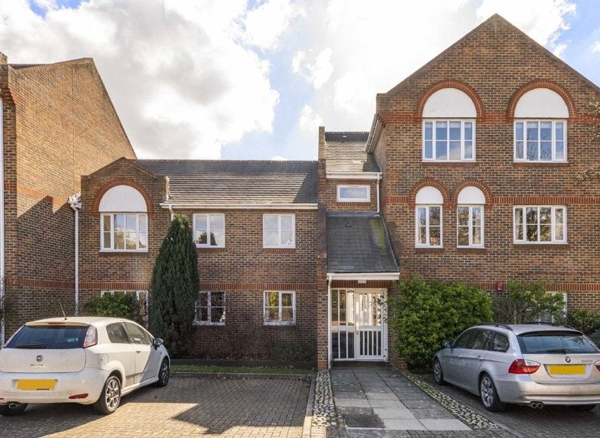 Flat Catherine Drive in Greater London