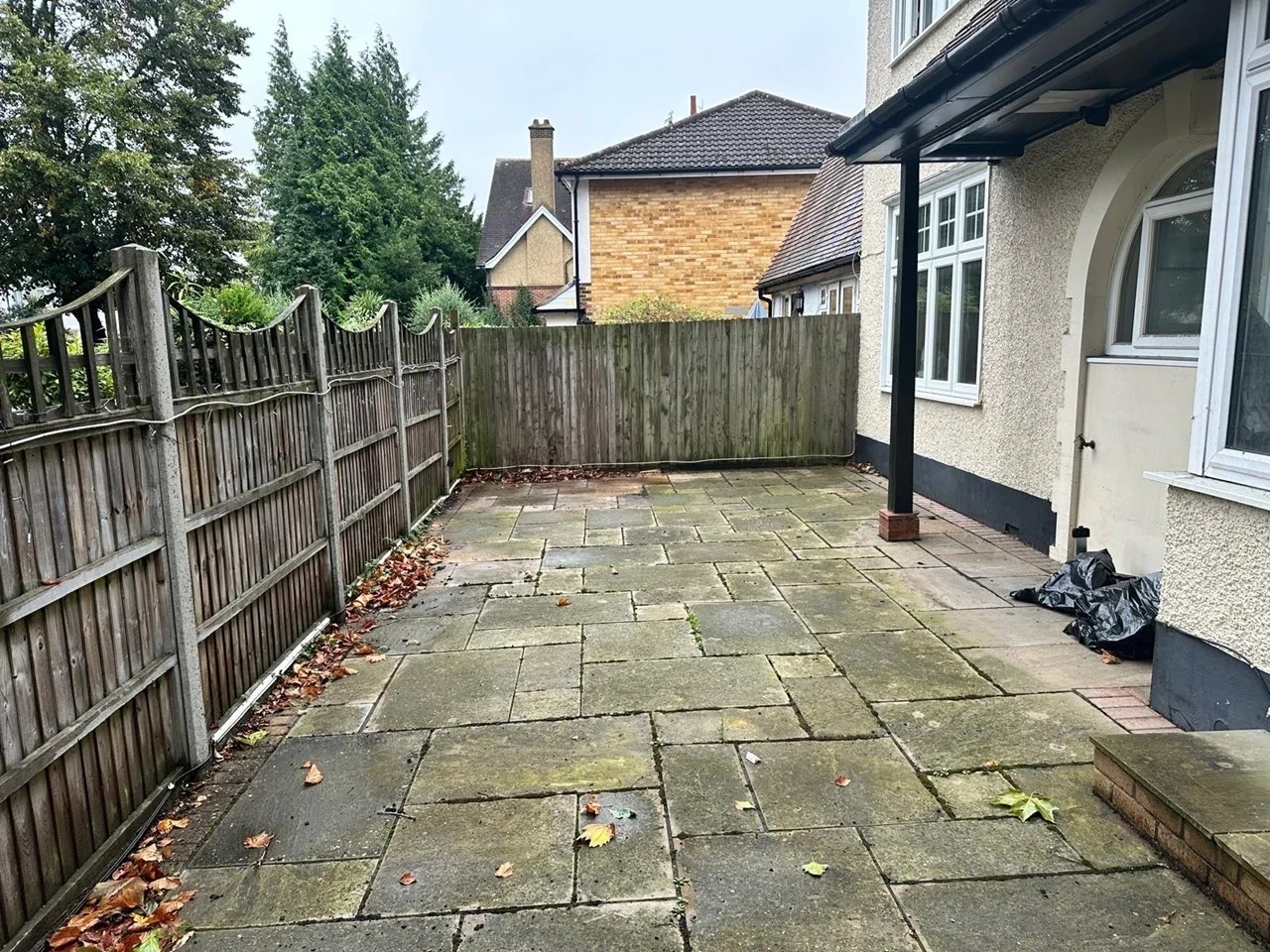 Flat Hillcroome Road in Greater London