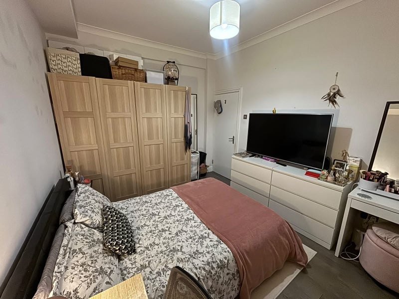Room Cotswold Street in Greater London