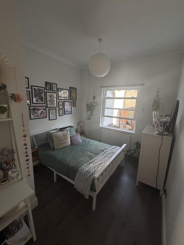 Room Cotswold Street in Greater London