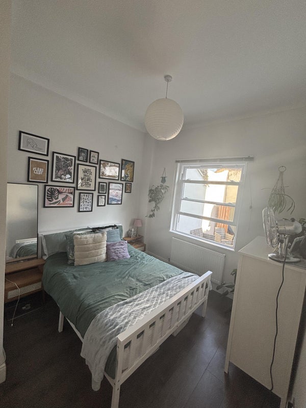 Room Cotswold Street in Greater London