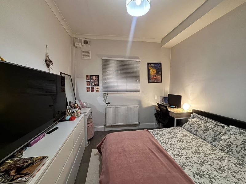 Room Cotswold Street in Greater London