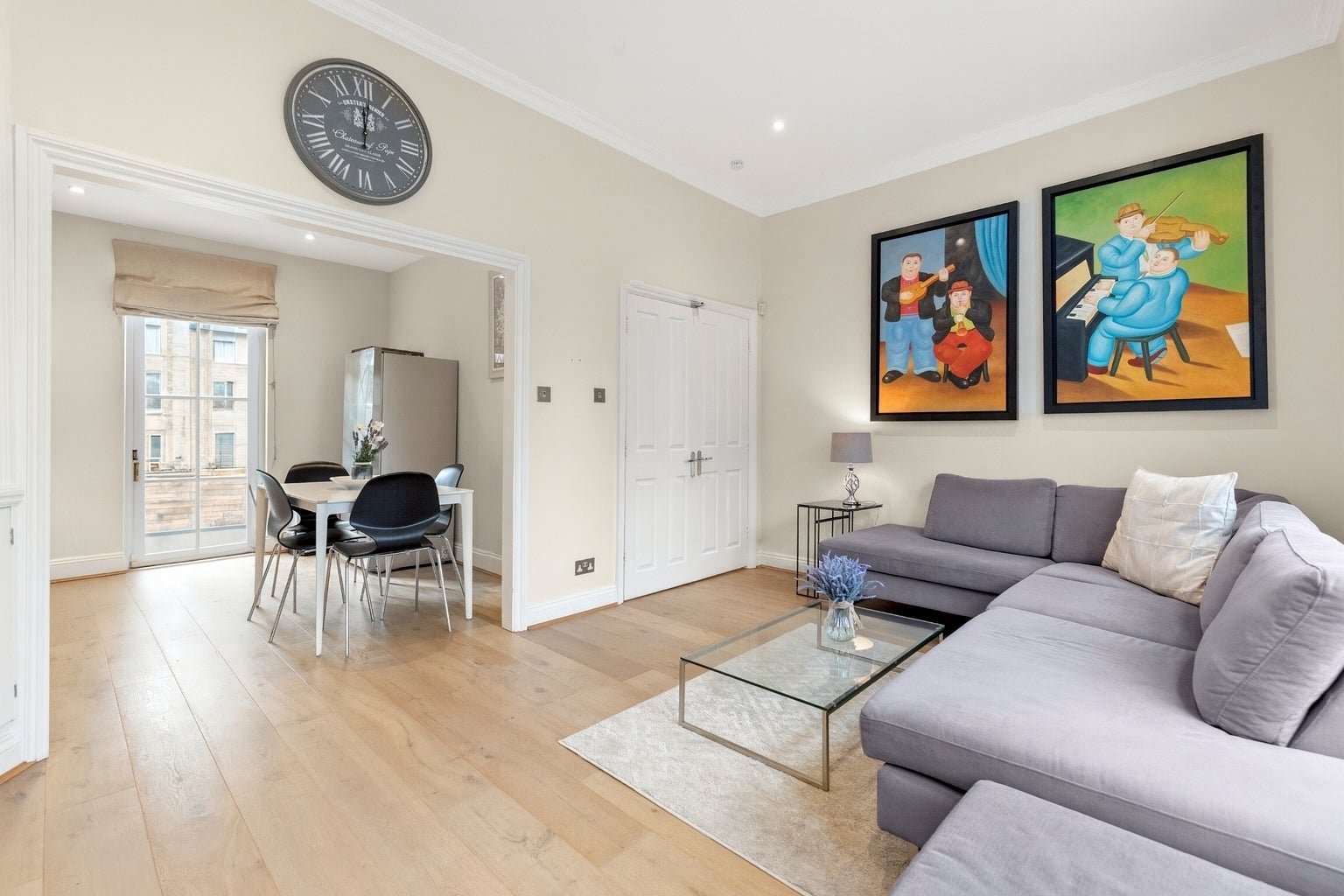 Flat Portobello Road in Greater London
