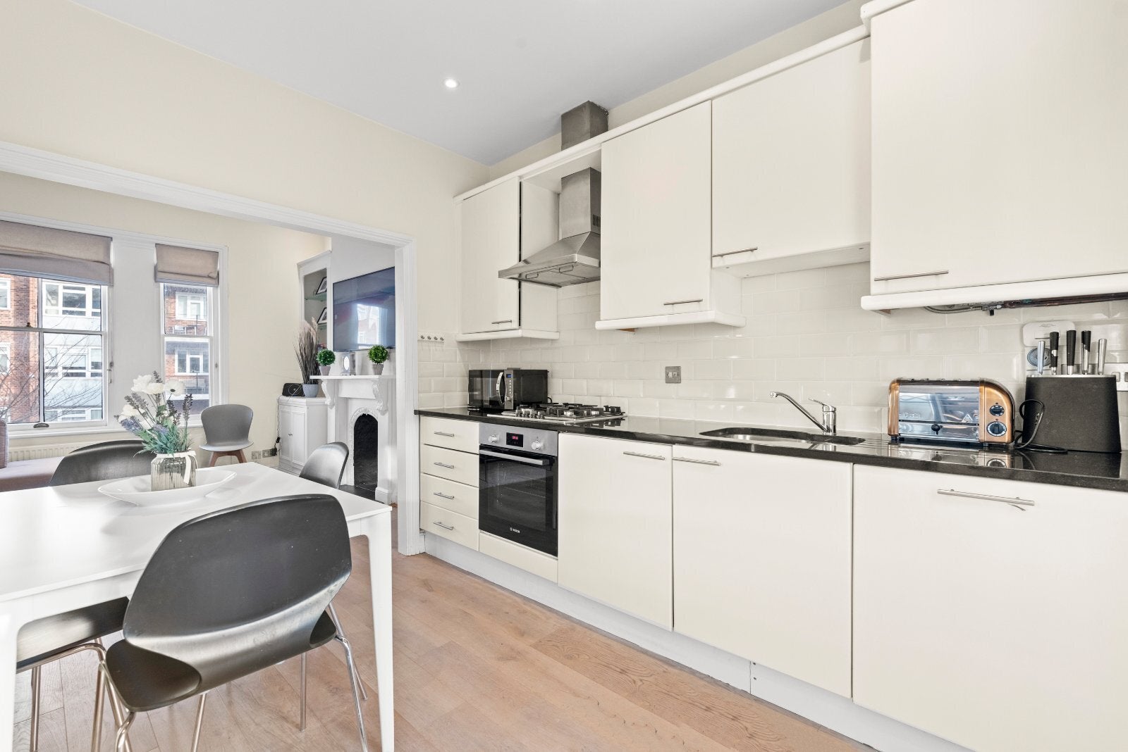 Flat Portobello Road in Greater London
