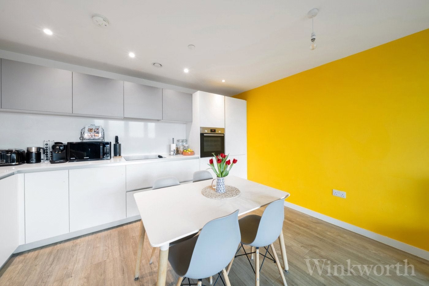 Flat Goodwood Road in Greater London