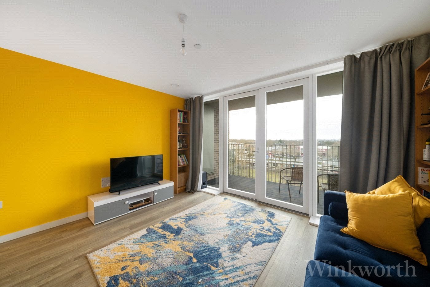 Flat Goodwood Road in Greater London