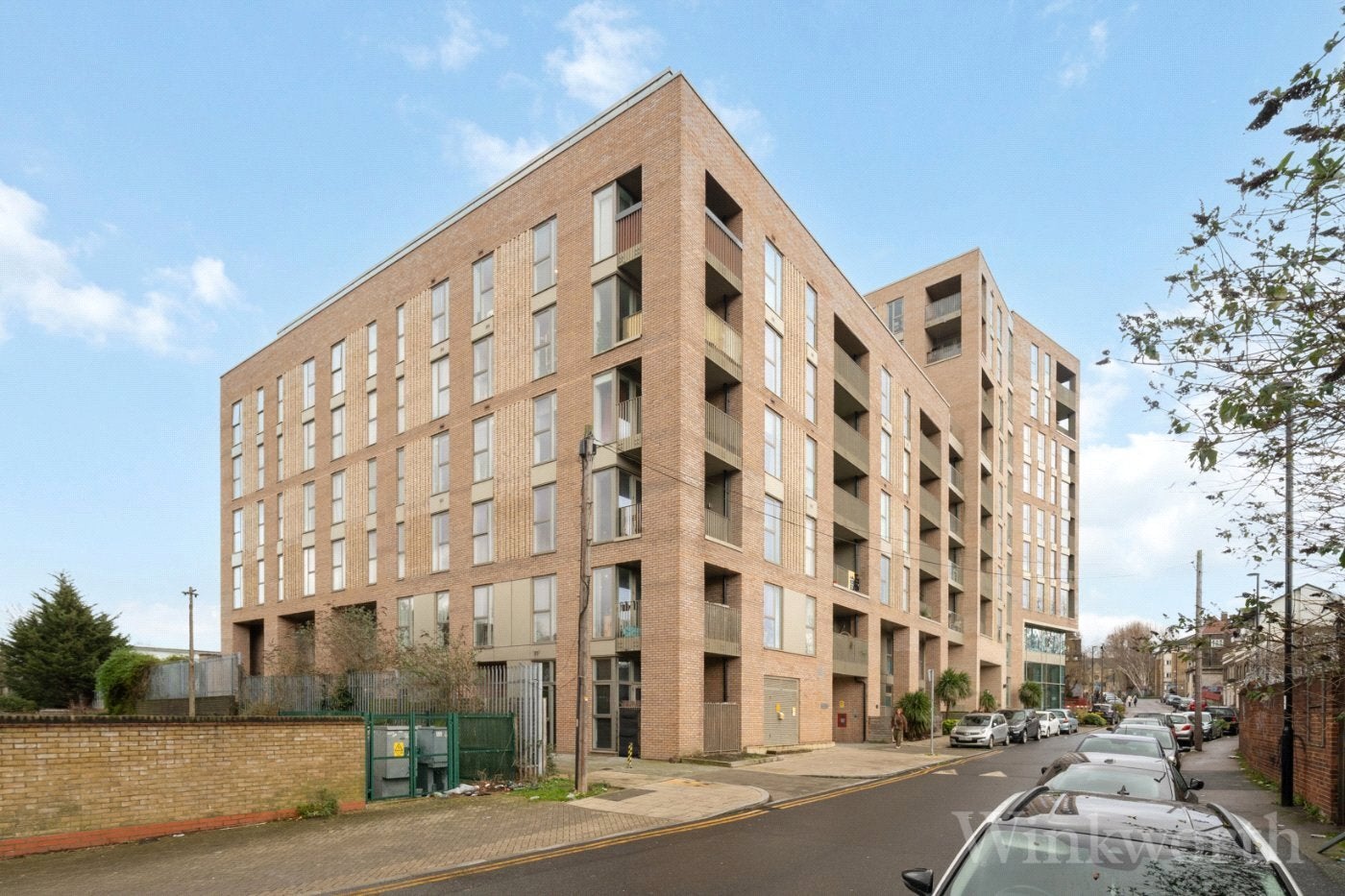 Flat Goodwood Road in Greater London