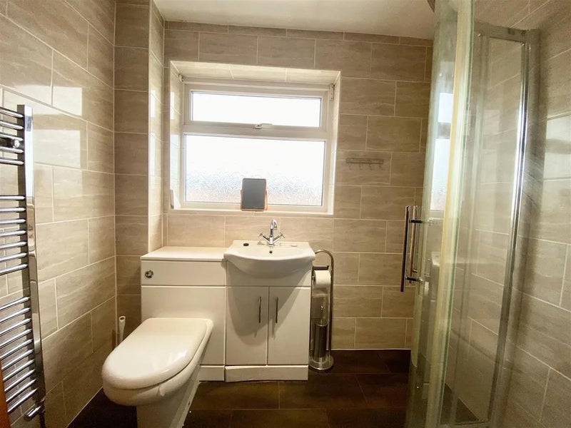 Room Mayflower Drive in Coventry