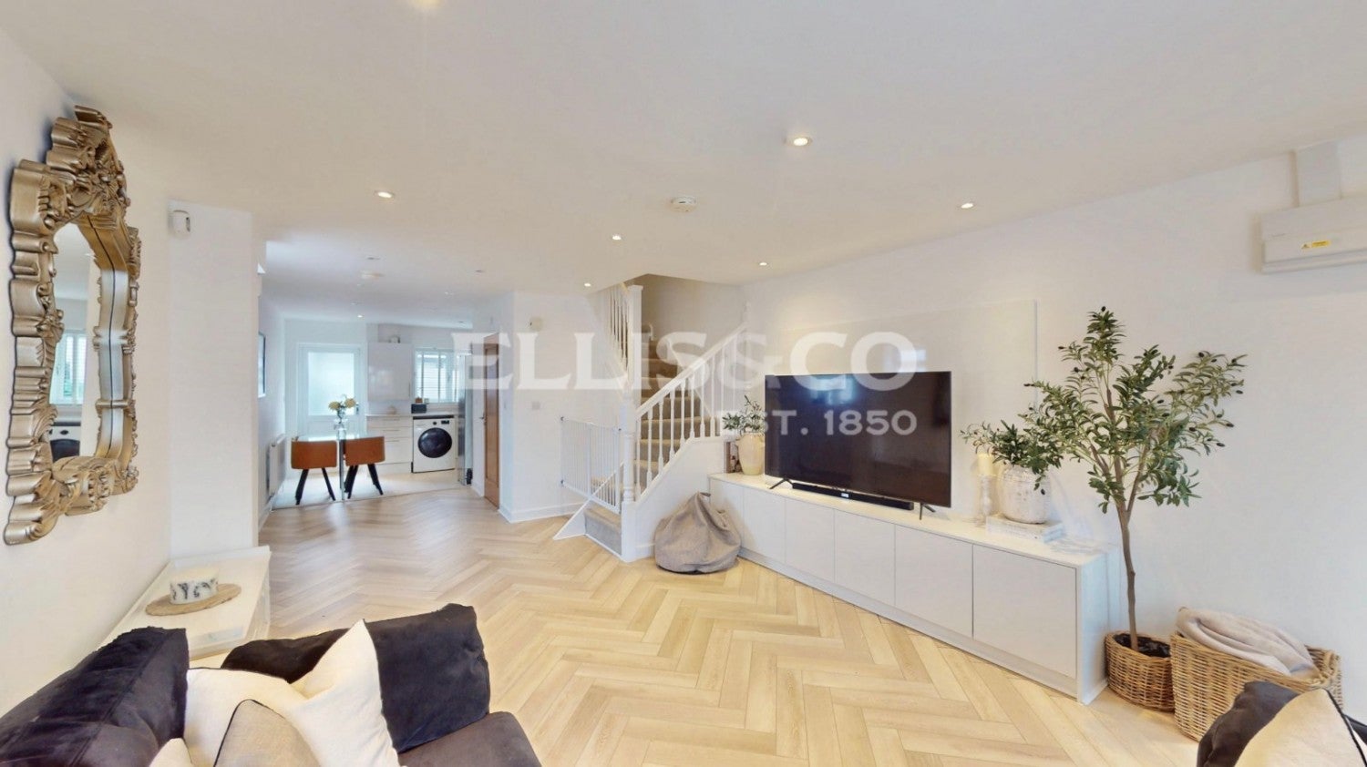 House Locarno Road in Greater London