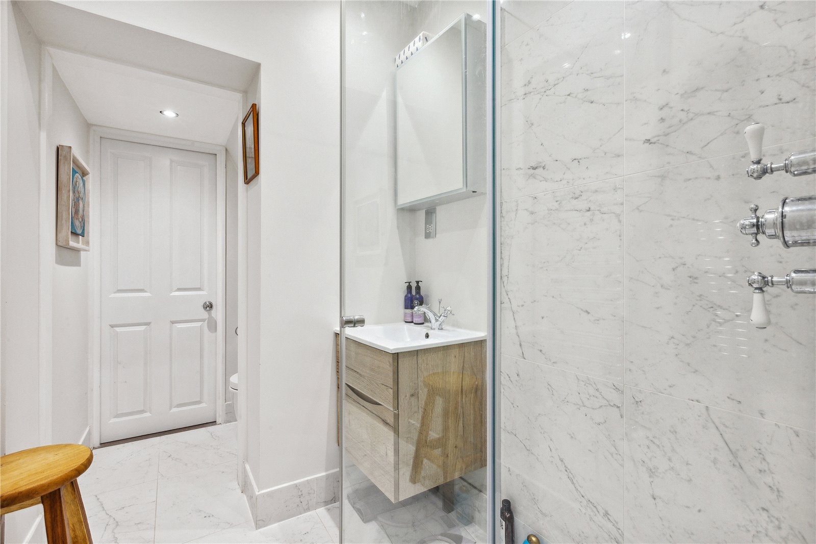 Flat Gloucester Road in Greater London
