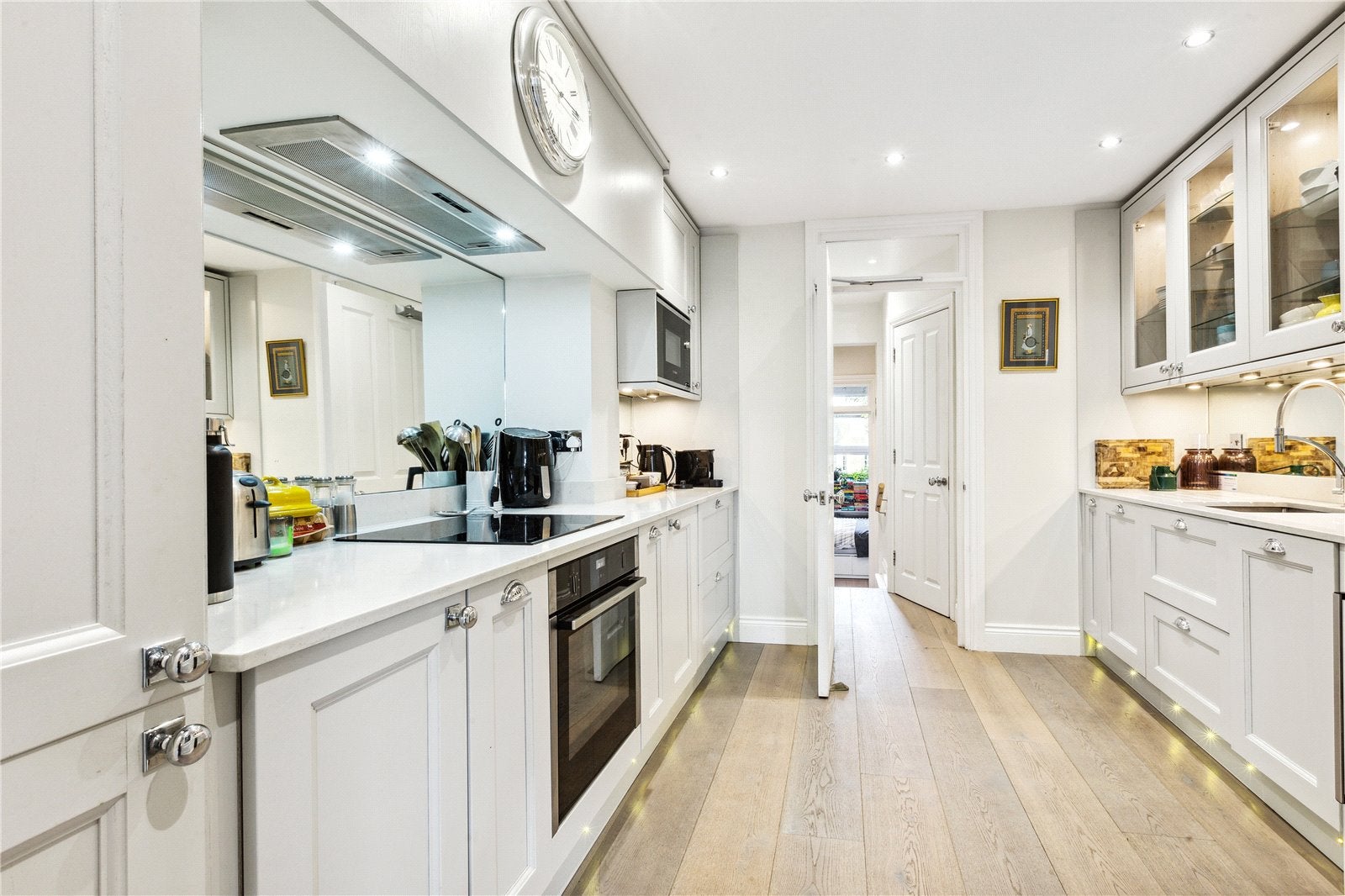 Flat Gloucester Road in Greater London