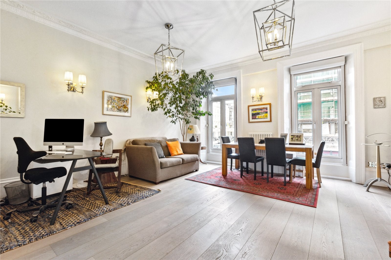 Flat Gloucester Road in Greater London