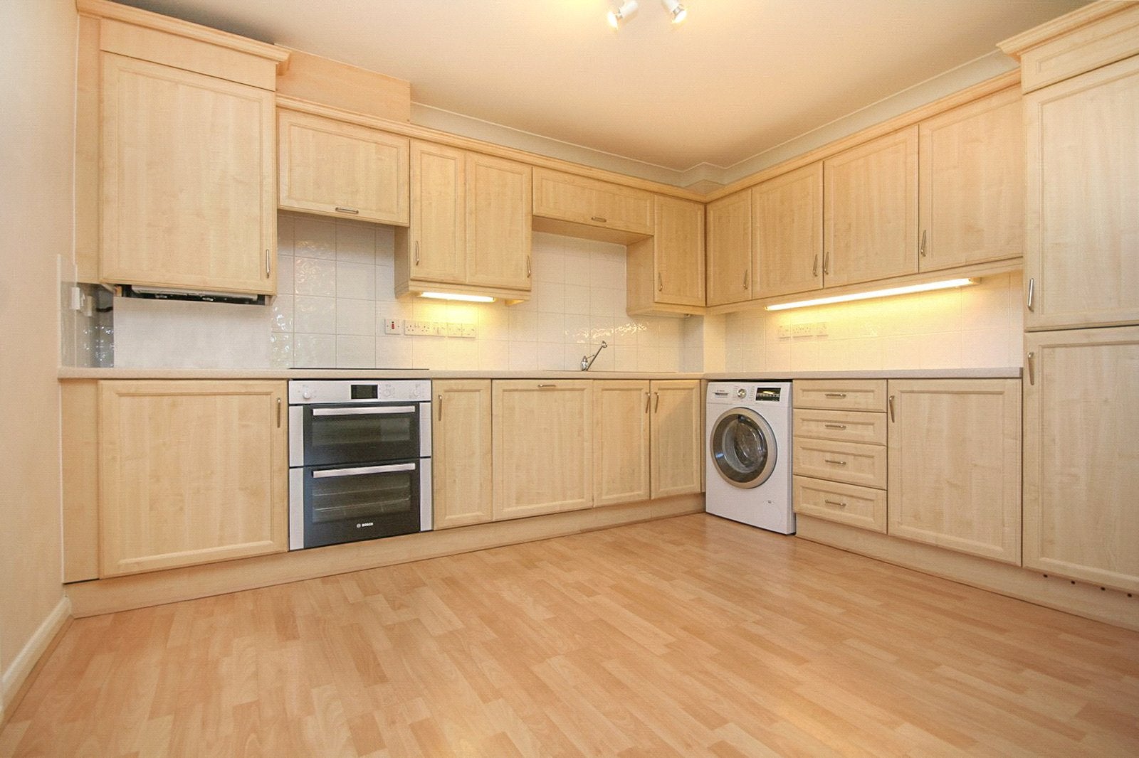Flat Wade Court in Cheltenham