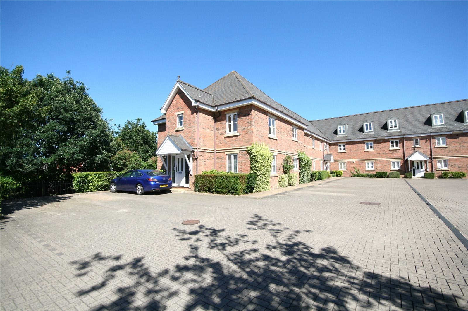 Flat Wade Court in Cheltenham