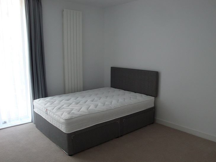 Room Newport Avenue in Greater London
