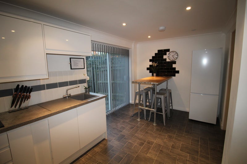 House Farmleigh Close in Crawley