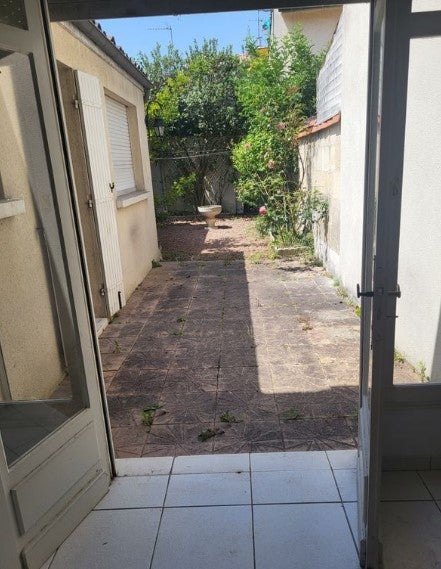 House Rue des Treilles in Libourne