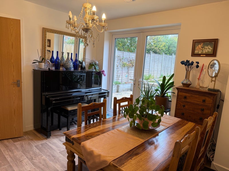 Room Wainwrights in Crawley
