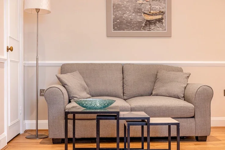 Flat Sloane Avenue in Greater London