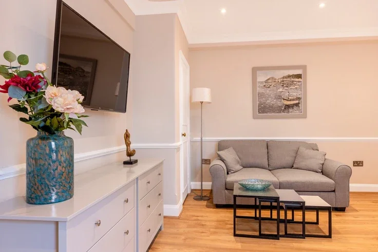 Flat Sloane Avenue in Greater London