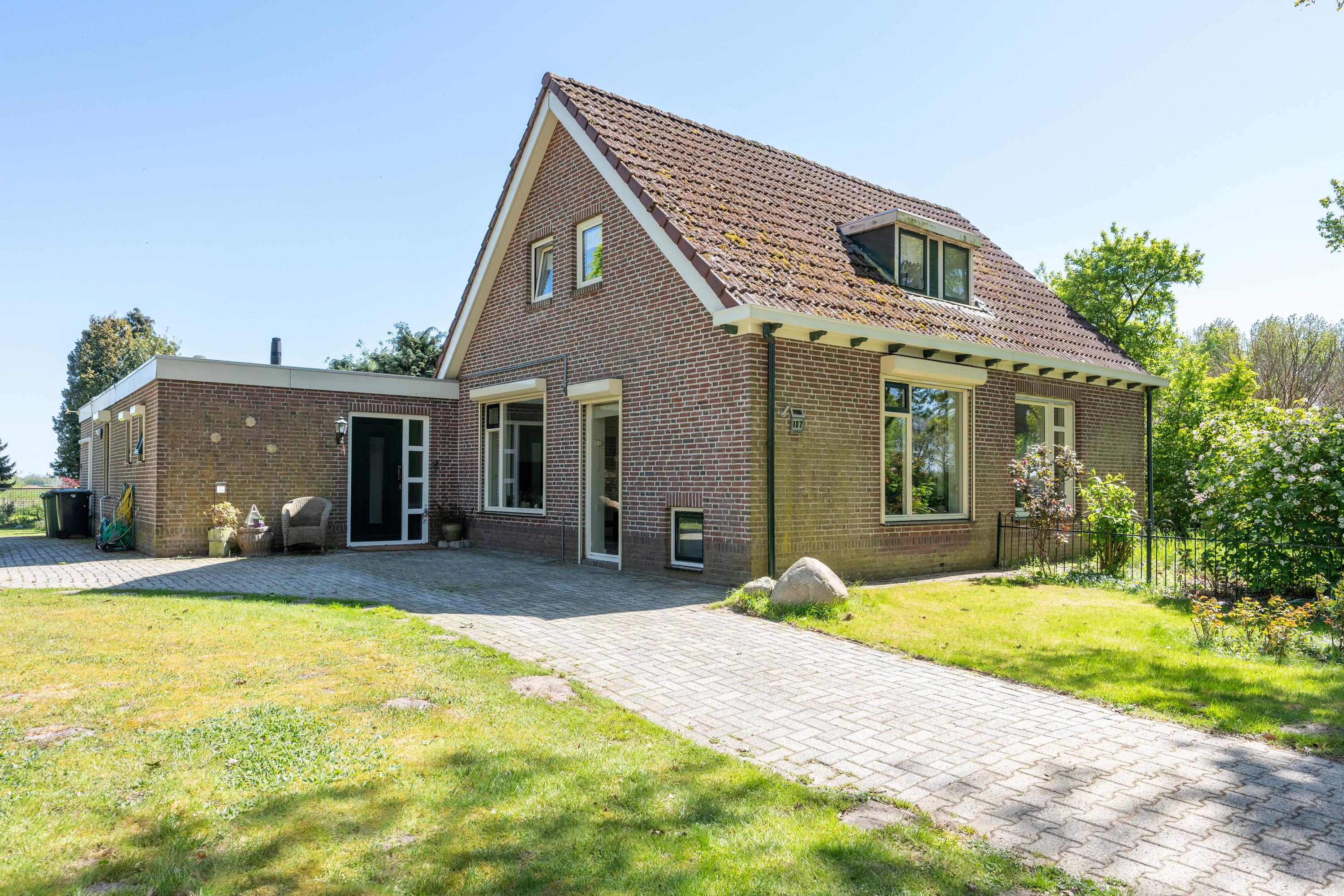 Huis Verlengde Scholtenskanaal OZ 107 in Emmer-Compascuum