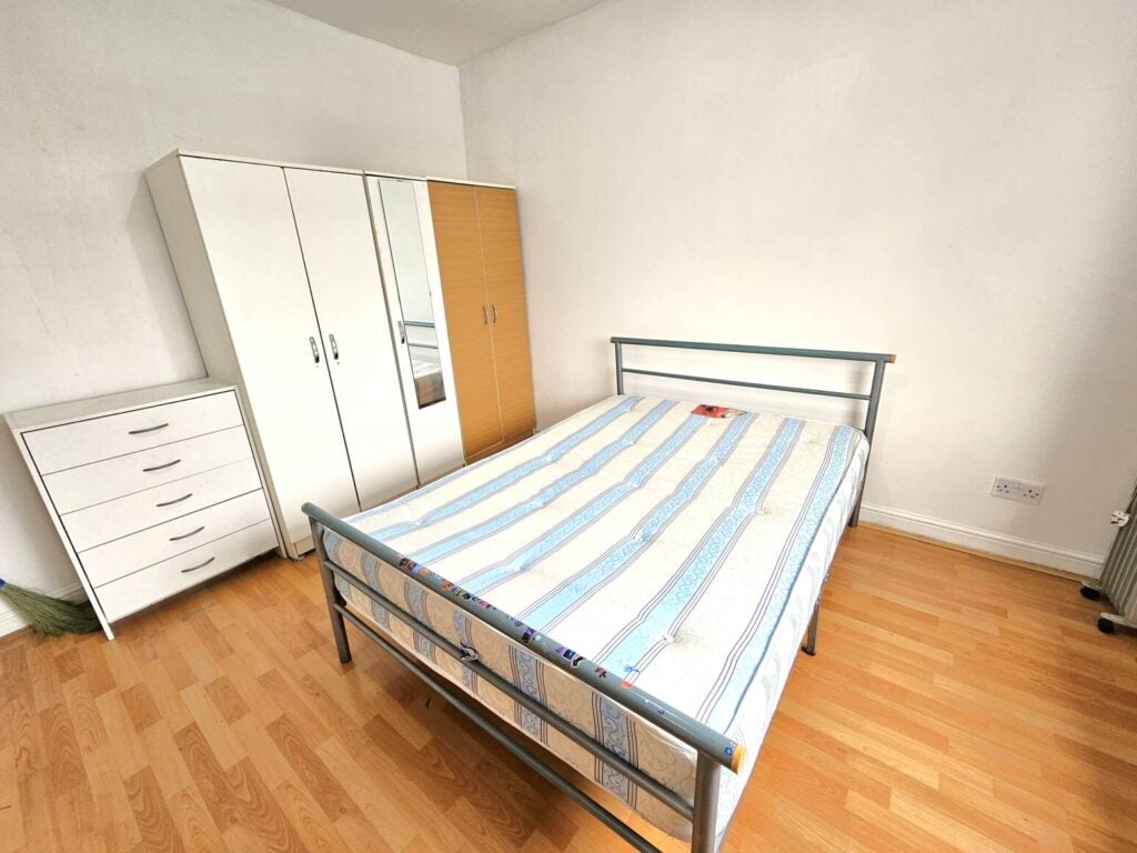 Room Fryent Crescent in Greater London