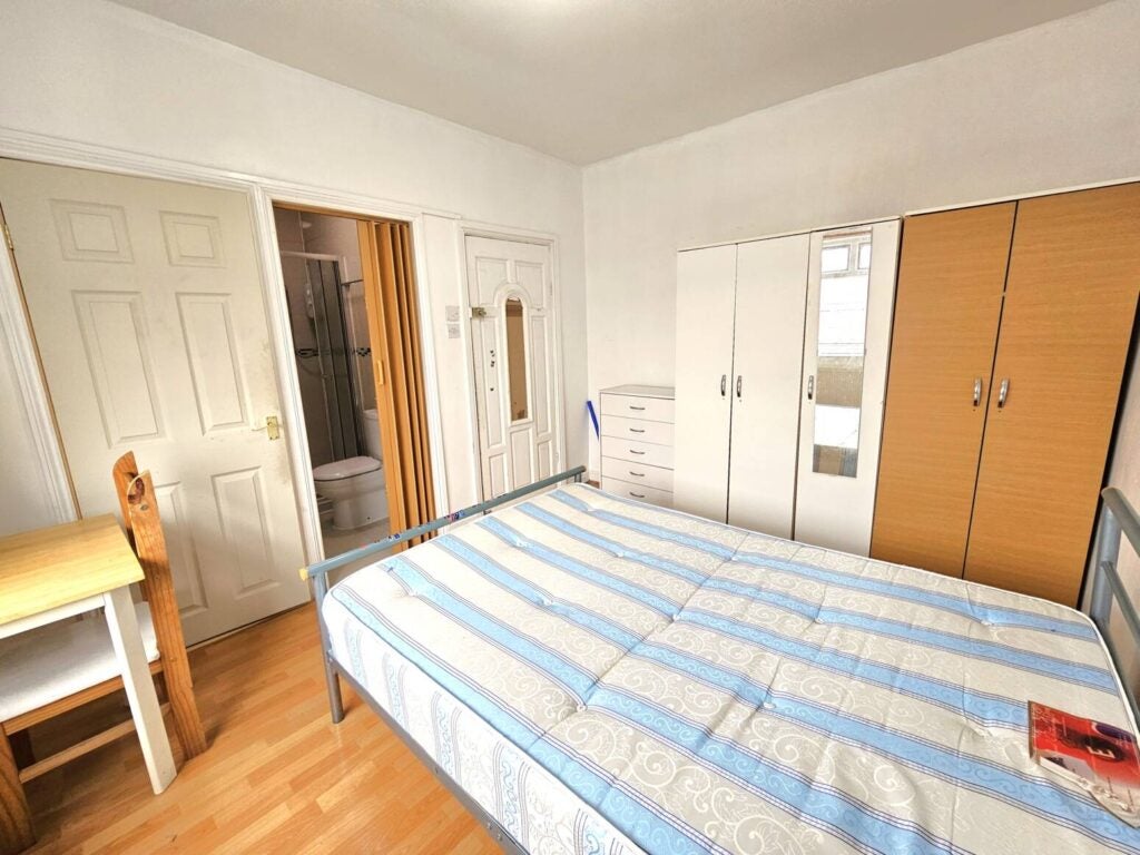 Room Fryent Crescent in Greater London