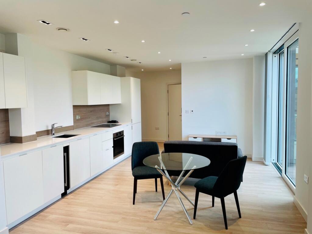 Flat Woodberry Down in Greater London