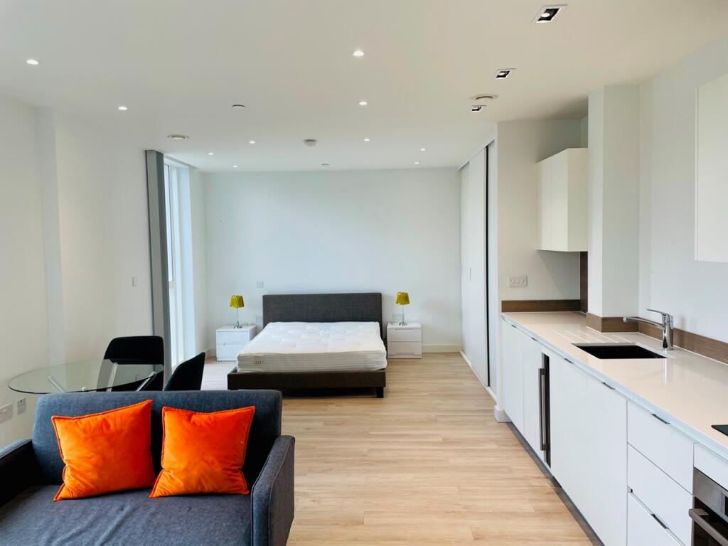 Flat Woodberry Down in Greater London