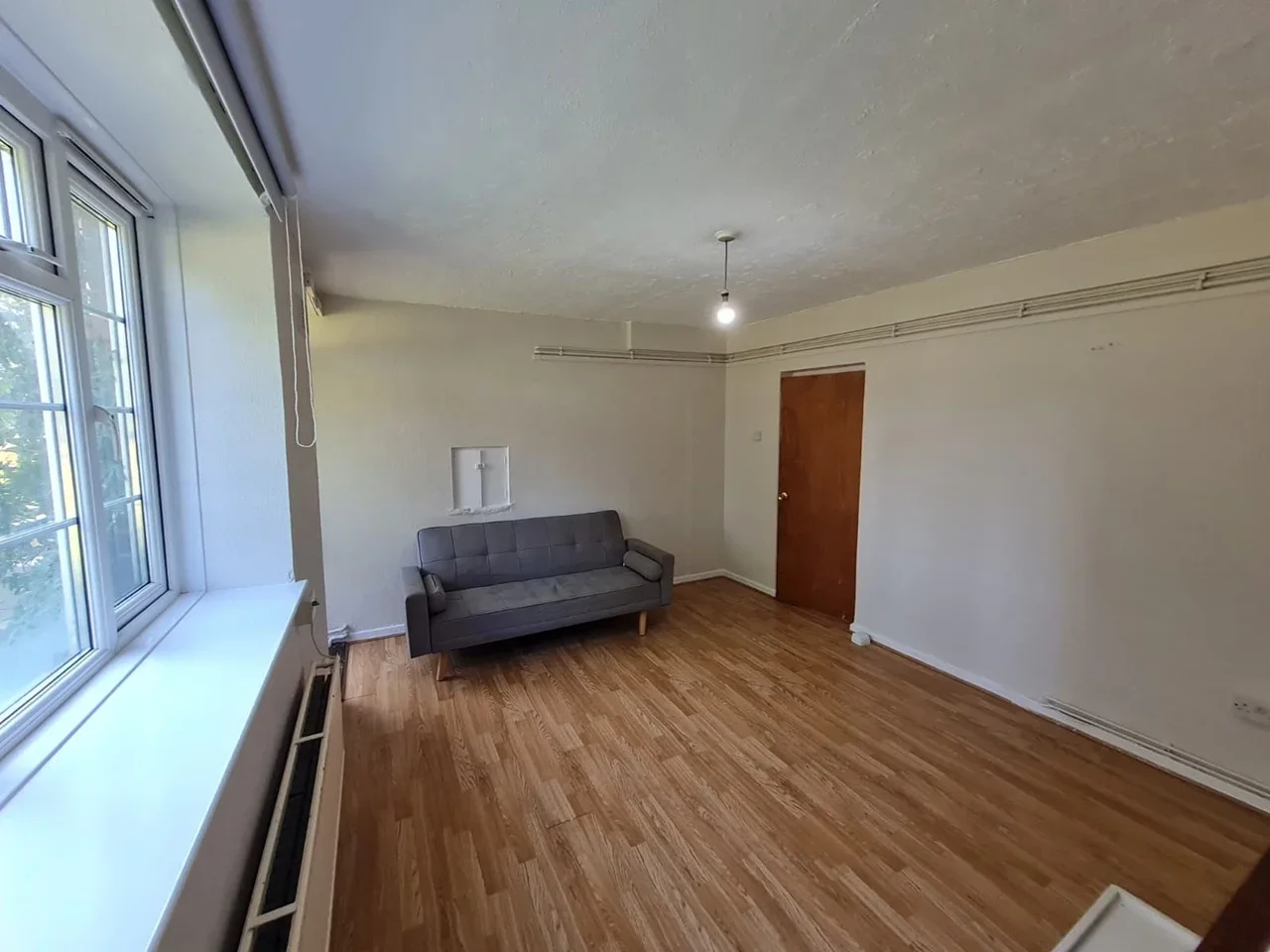 Flat Sherrin Road in Greater London