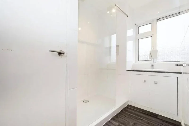 Flat Cranbrook Road in Greater London