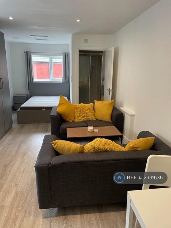 Flat Northcote Street in Cardiff