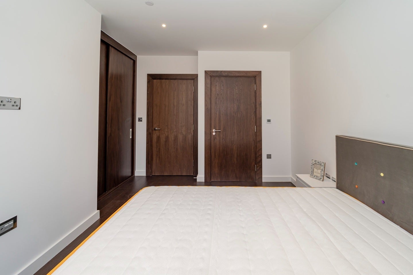 Flat Lanchester Way in Greater London