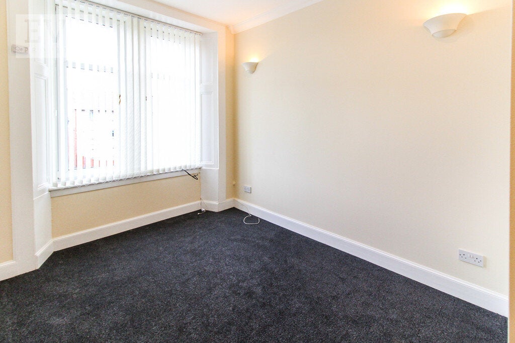 Flat Anderson Drive in Renfrew
