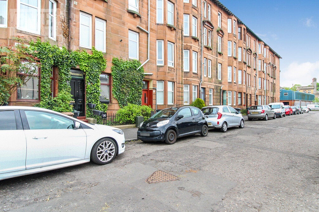 Flat Anderson Drive in Renfrew