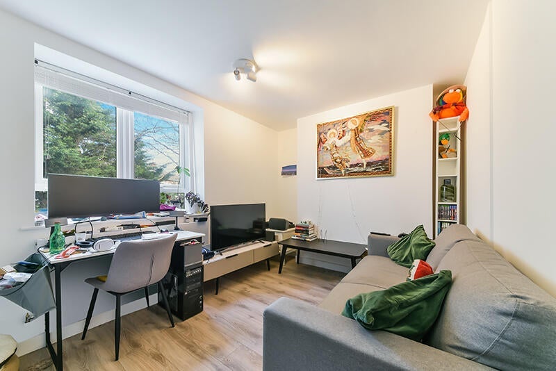 Room Kew Bridge Court in Greater London