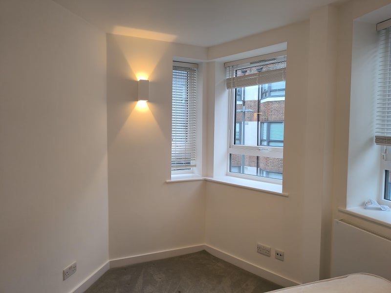 Room Kew Bridge Court in Greater London
