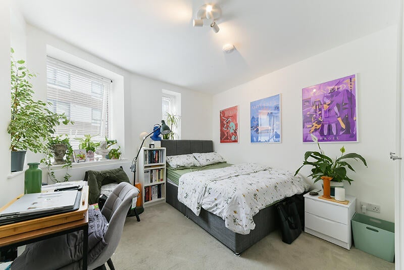Room Kew Bridge Court in Greater London