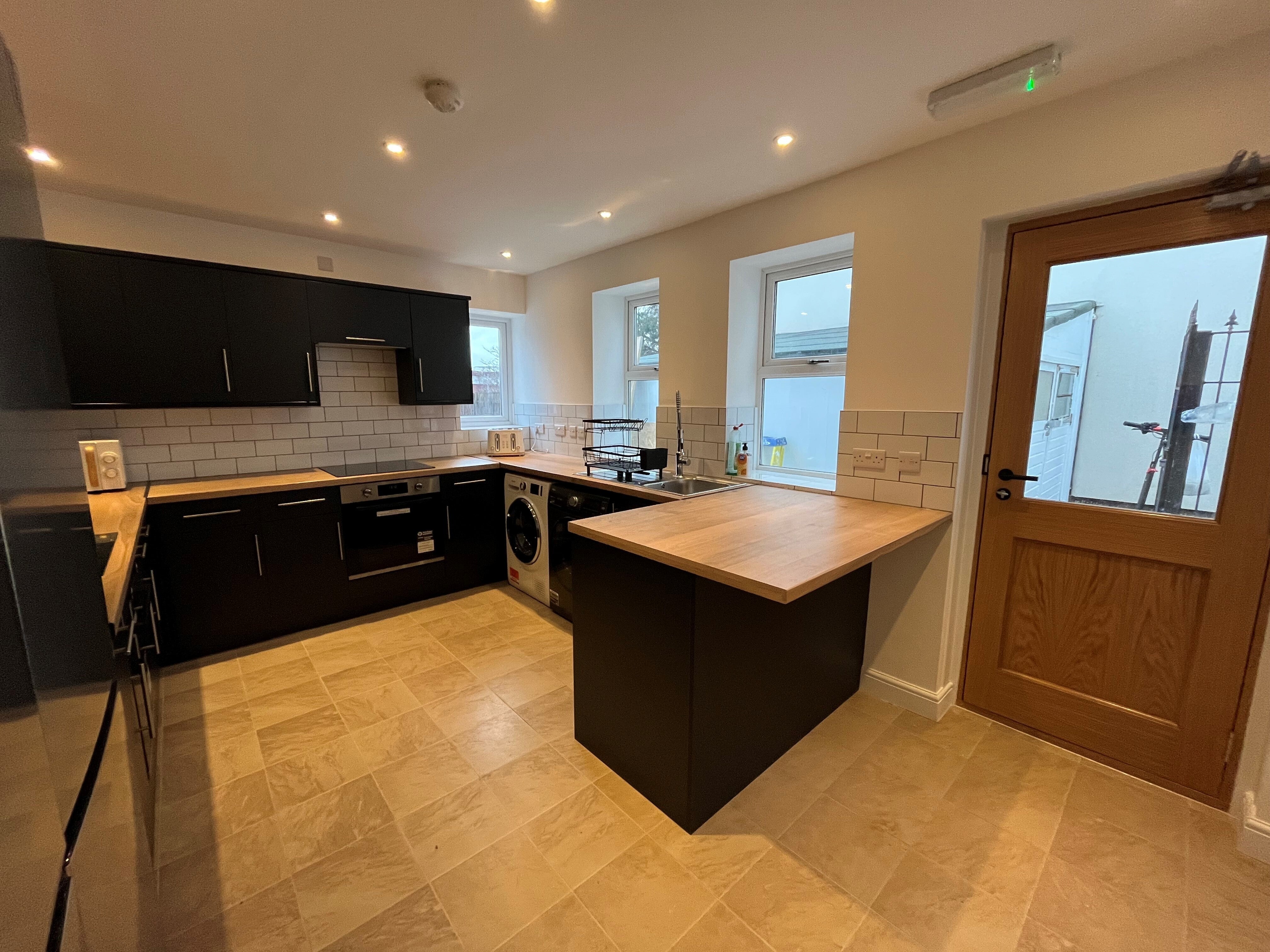 Room West Hill Drive in Mansfield Woodhouse