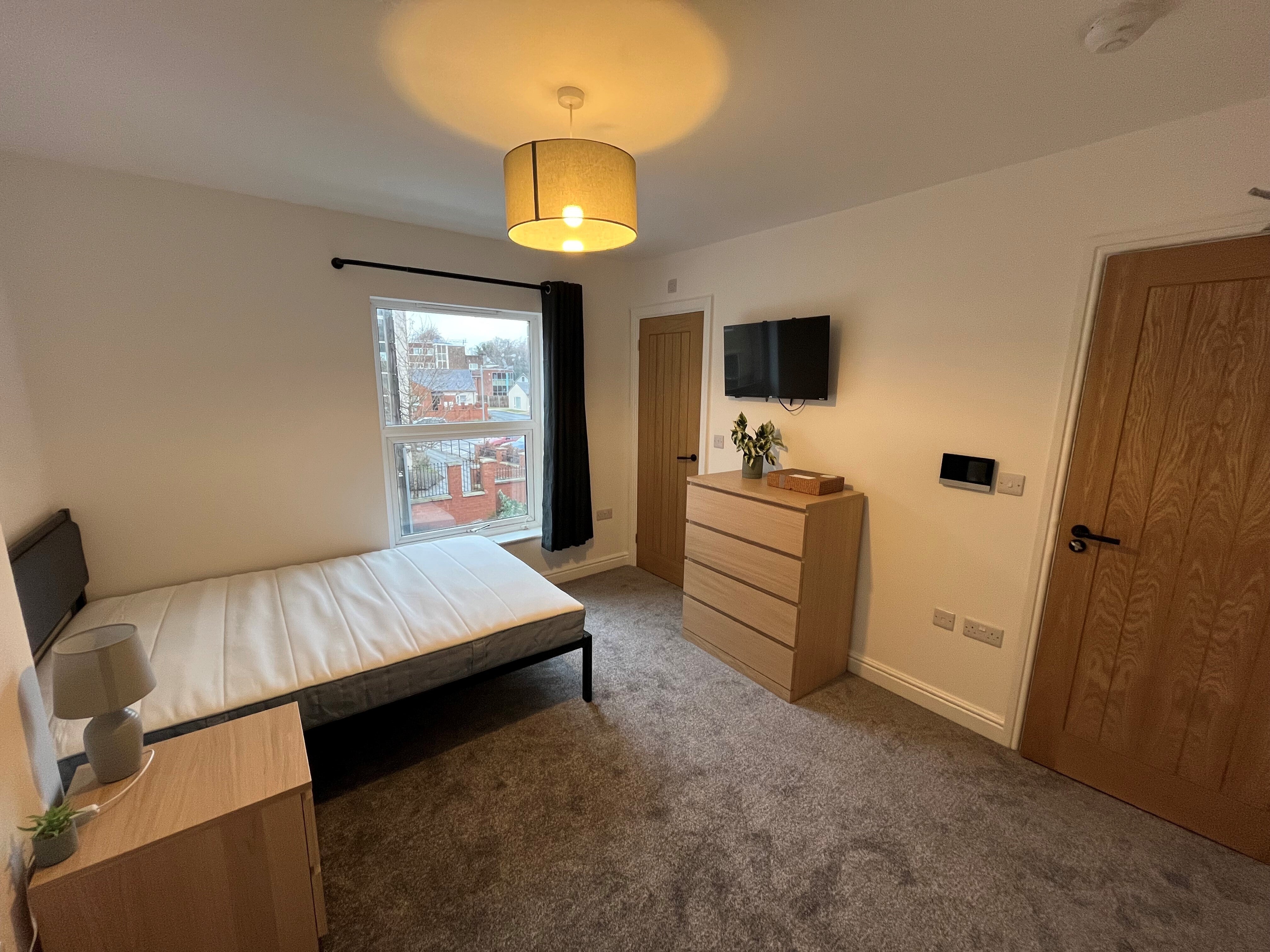 Room West Hill Drive in Mansfield Woodhouse