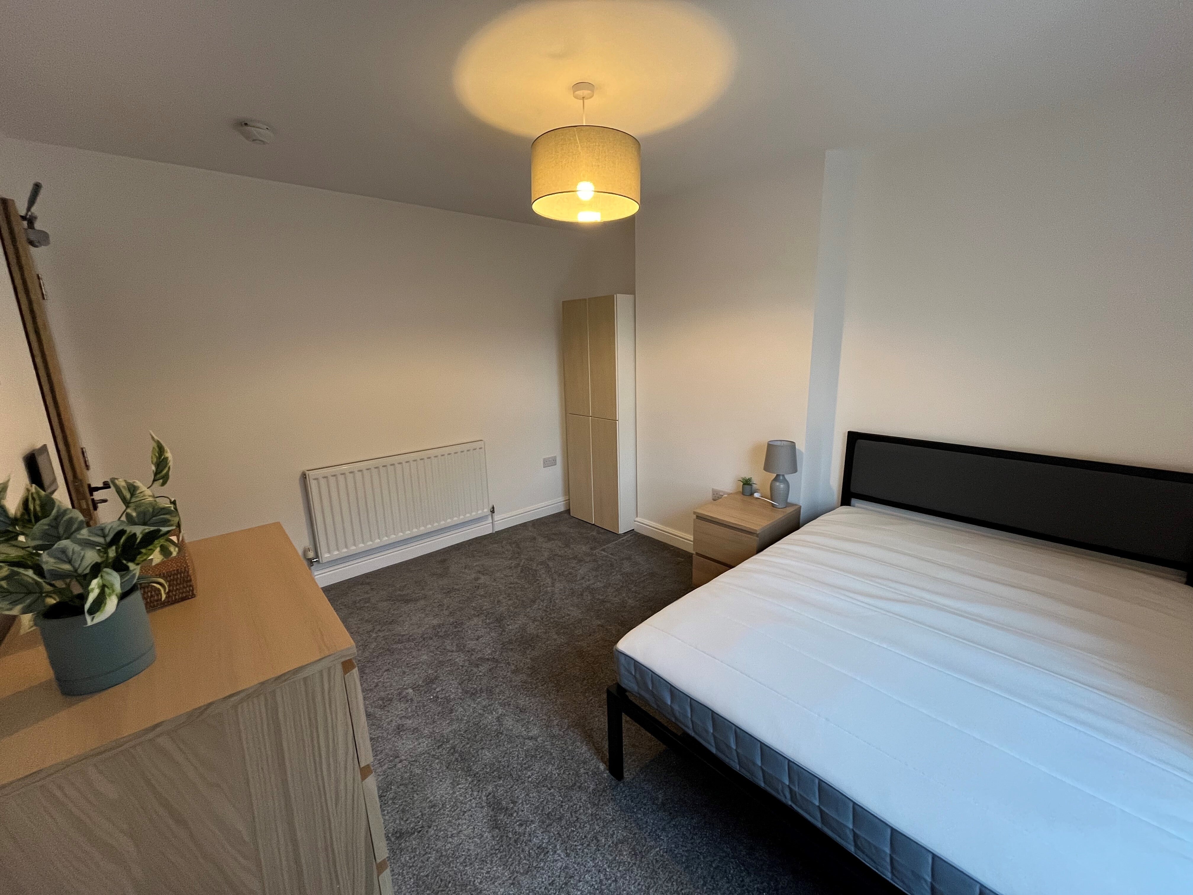 Room West Hill Drive in Mansfield Woodhouse