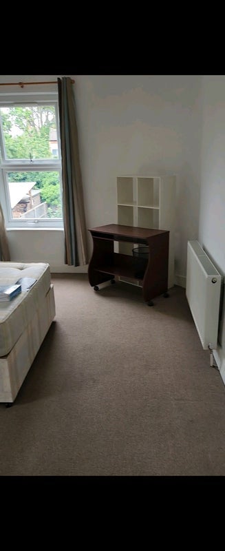 Room Mount Pleasant Road in Greater London
