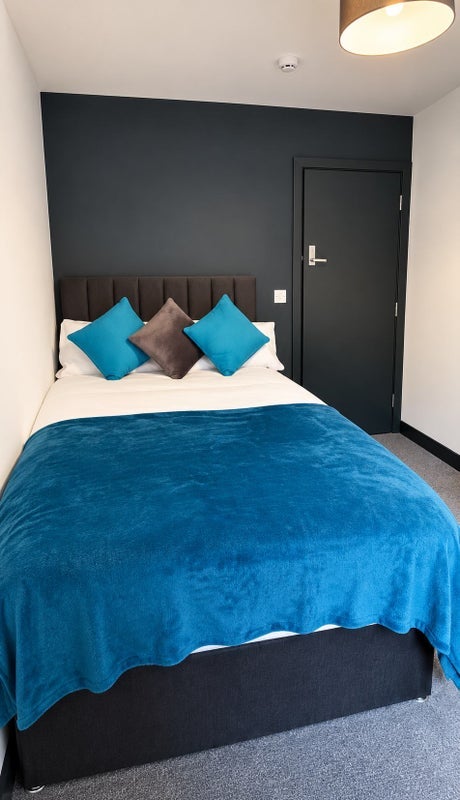 Room Selcroft Avenue in Birmingham