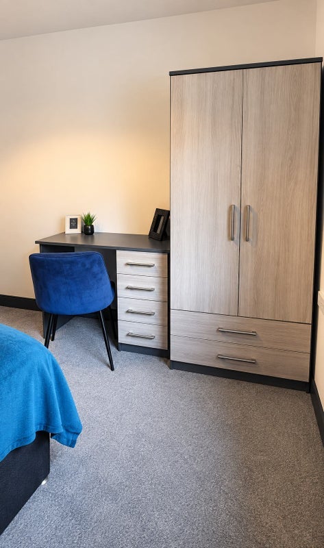 Room Selcroft Avenue in Birmingham