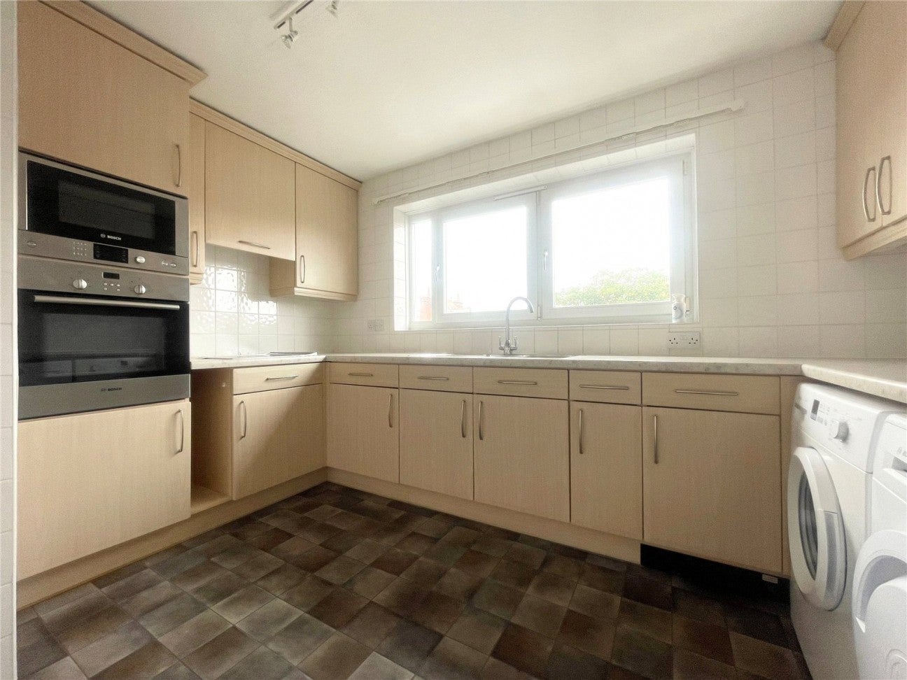 Flat New Road in Arun