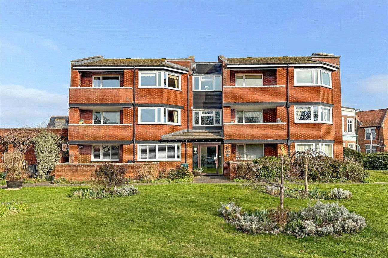 Flat New Road in Arun