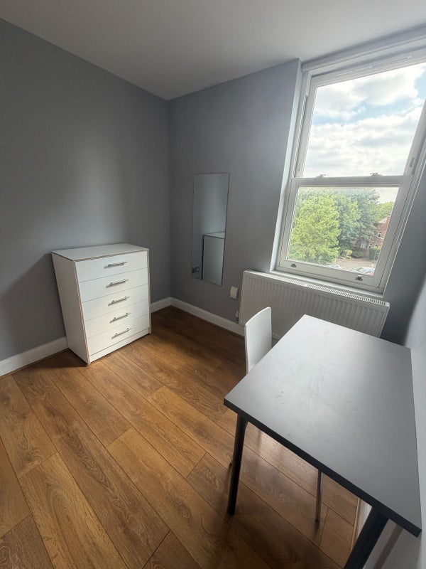 Room Ford's Grove in Greater London