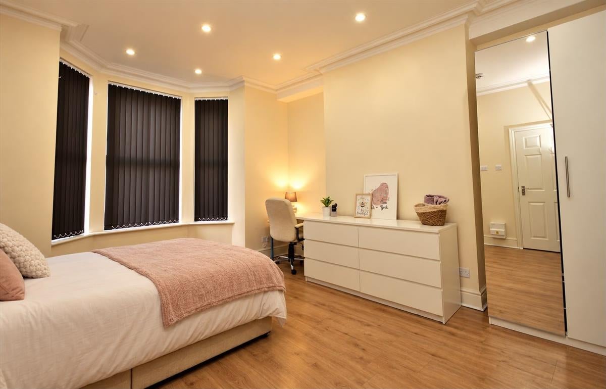 Room Carlton Road in Salford