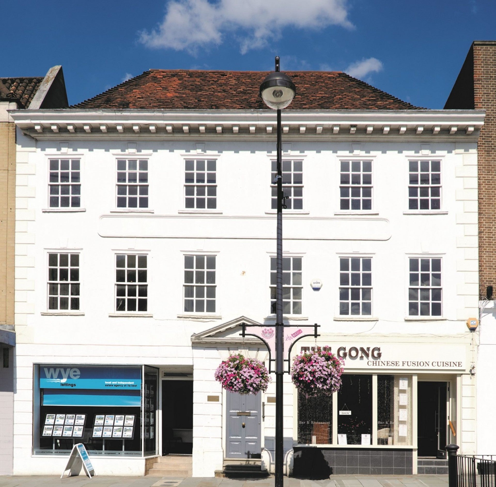 Flat High Street in High Wycombe